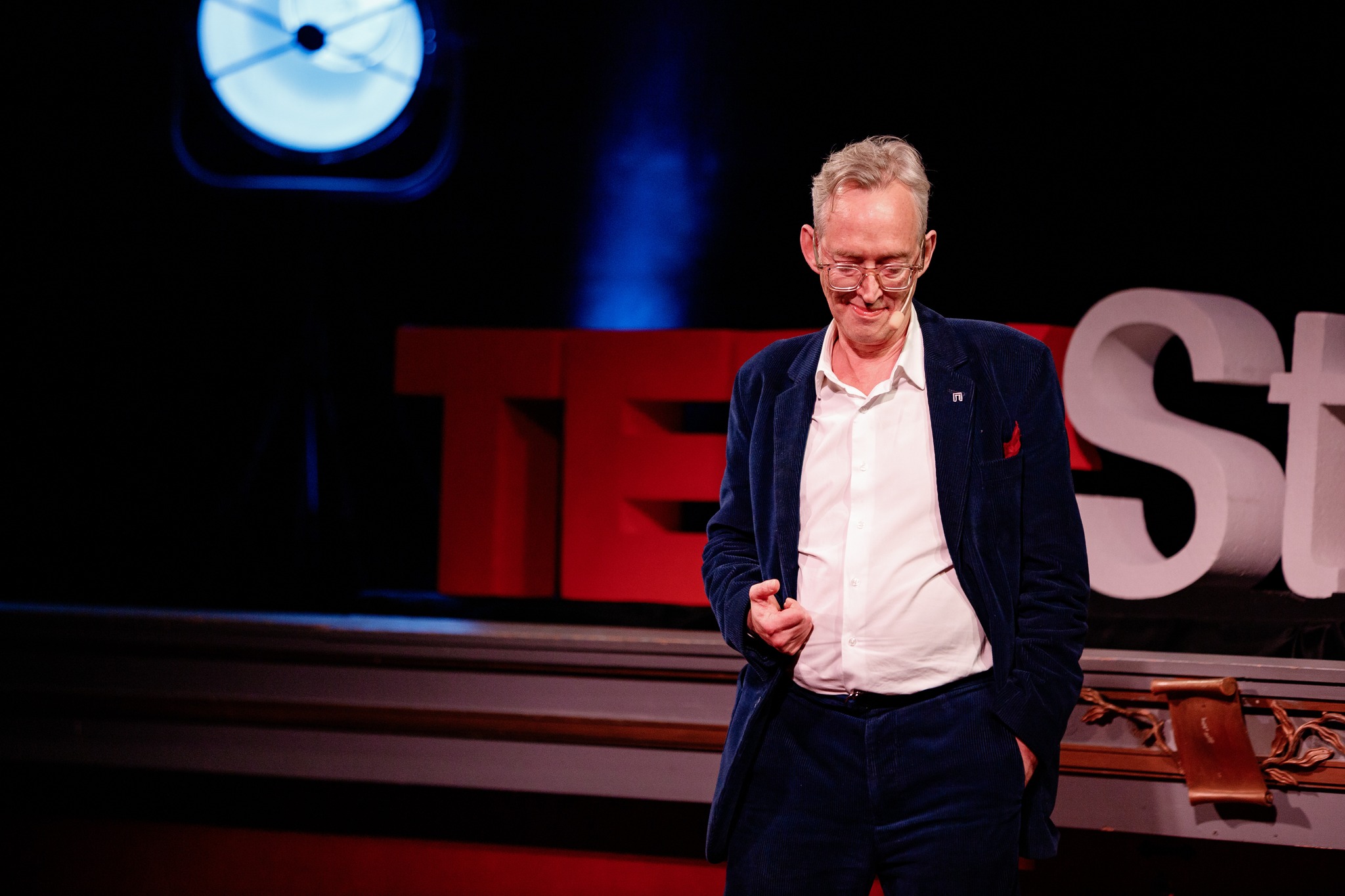 Vem bestämmer vem som bestämmer?